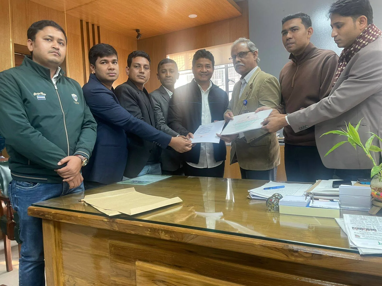 ডাকসু ও হল সংসদের গঠনতন্ত্রের ৪০ টি মূল সংশোধনী, পরিবর্তন-পরিবর্ধন সহ মোট ৩৭৭টি সংশোধনী সম্বলিত সংস্কার প্রস্তাবনা,ঢাকা বিশ্ববিদ্যালয়ের রেজিস্ট্রার মহোদয় বরাবর প্রদান করেছে বাংলাদেশ জাতীয়তাবাদী ছাত্রদল, ঢাকা বিশ্ববিদ্যালয়।